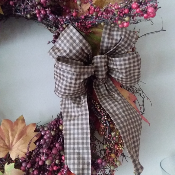 20" Wreath Different Colors of Burgundy/Plum Berries and Homespun Bow - Picture 3 of 9